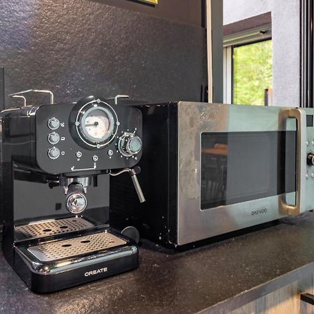 Black House Sorprendente Casa Estilo Industrial Olot Εξωτερικό φωτογραφία