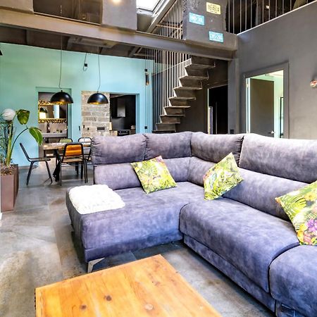 Black House Sorprendente Casa Estilo Industrial Olot Εξωτερικό φωτογραφία
