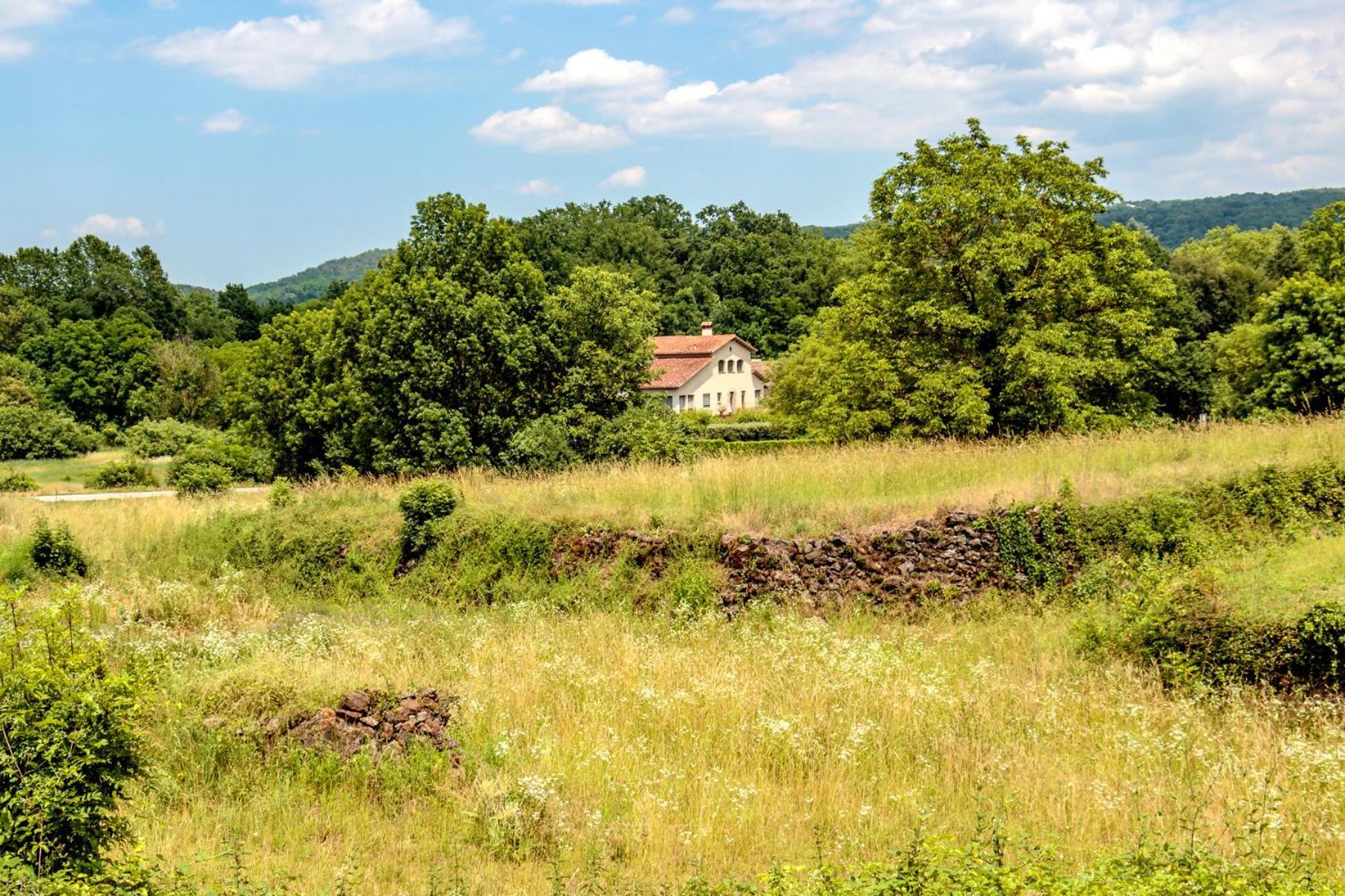 Black House Sorprendente Casa Estilo Industrial Olot Εξωτερικό φωτογραφία