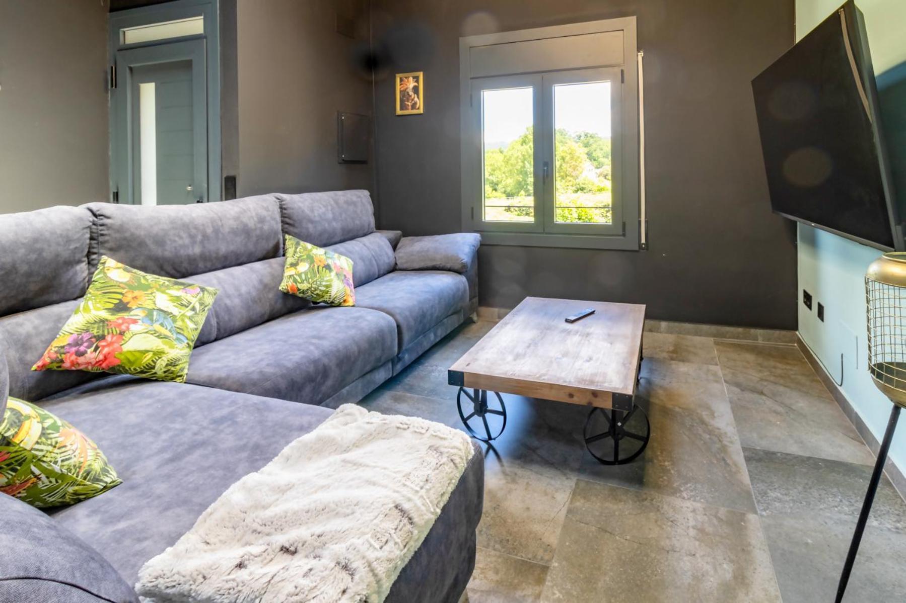 Black House Sorprendente Casa Estilo Industrial Olot Εξωτερικό φωτογραφία