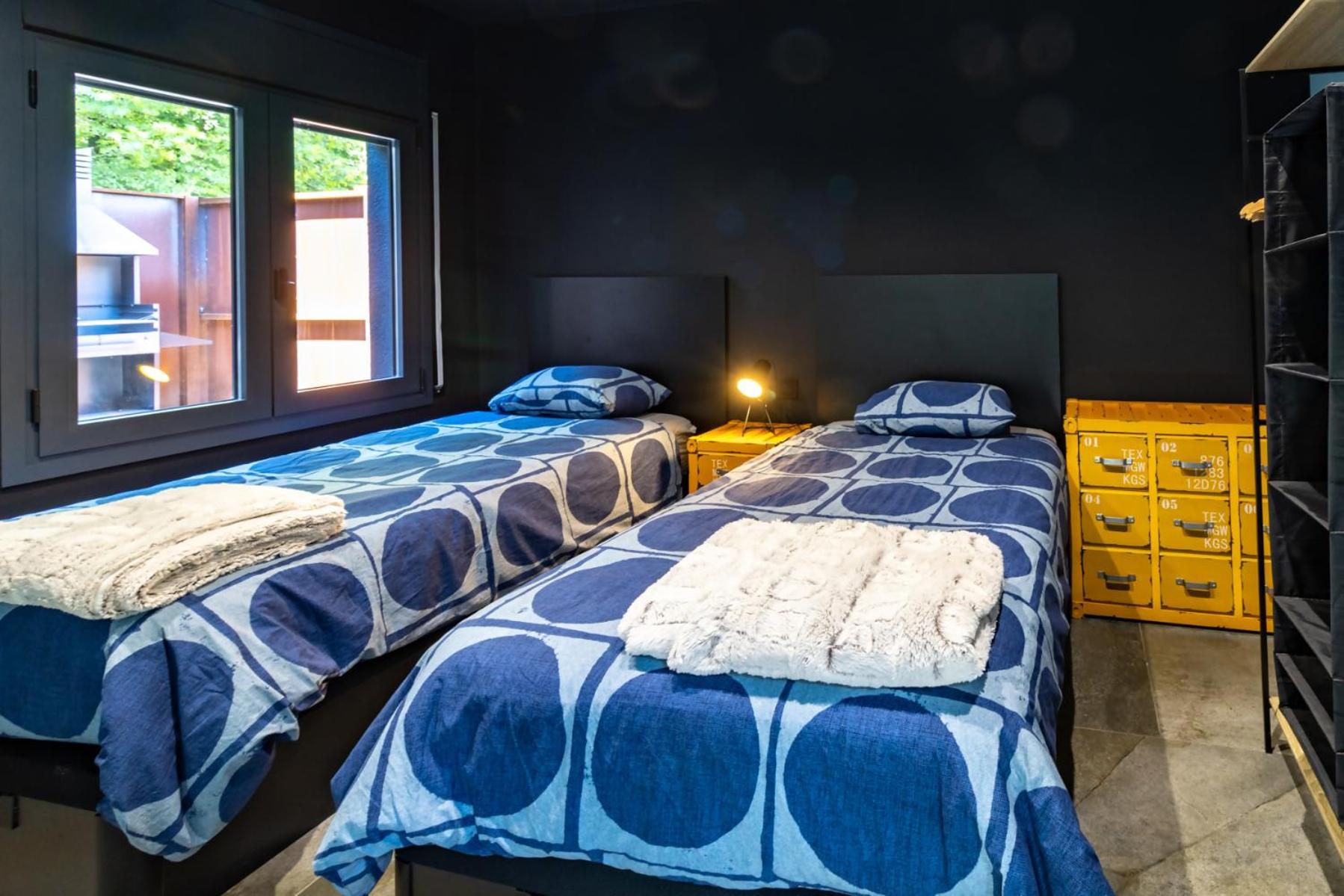 Black House Sorprendente Casa Estilo Industrial Olot Εξωτερικό φωτογραφία