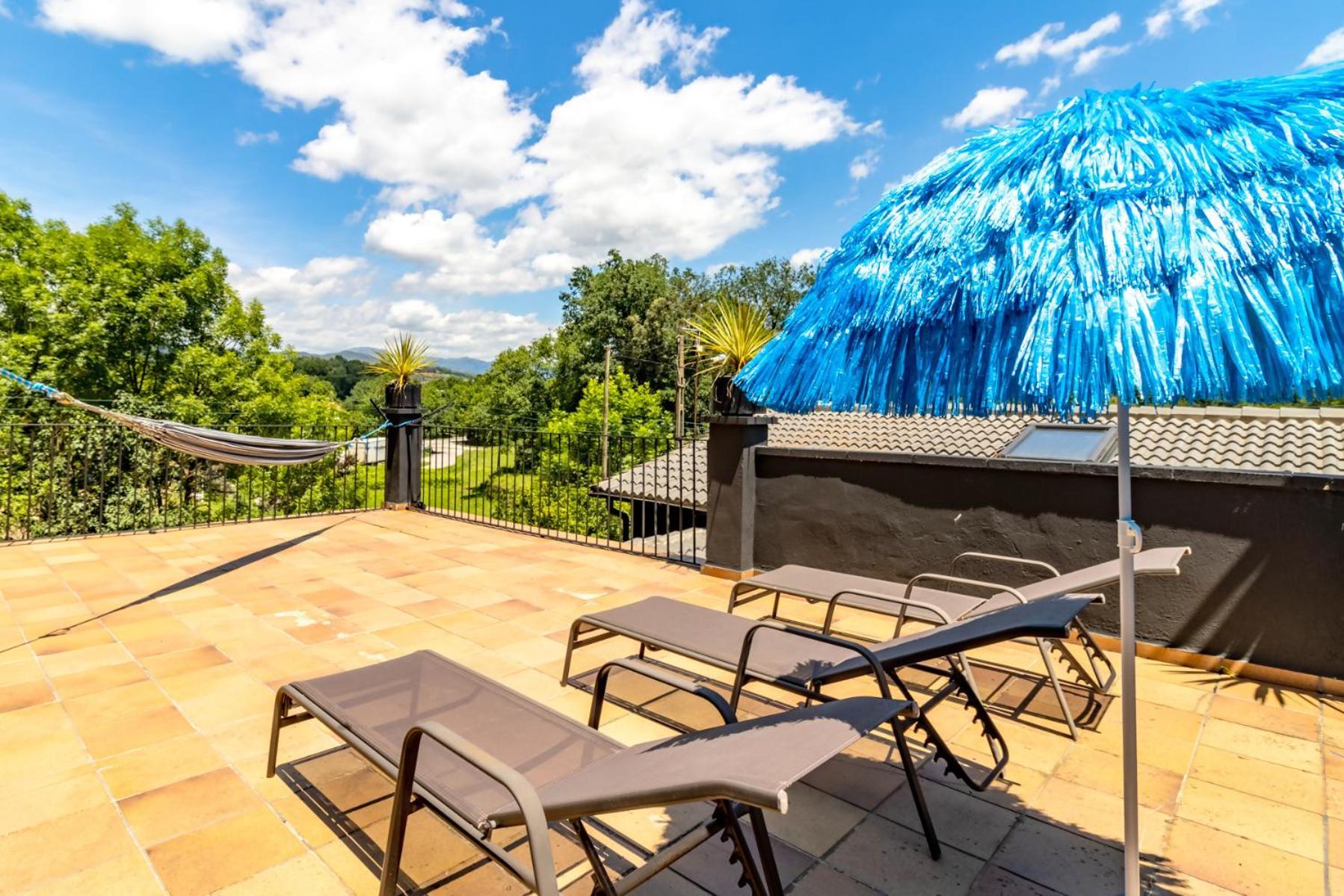 Black House Sorprendente Casa Estilo Industrial Olot Εξωτερικό φωτογραφία