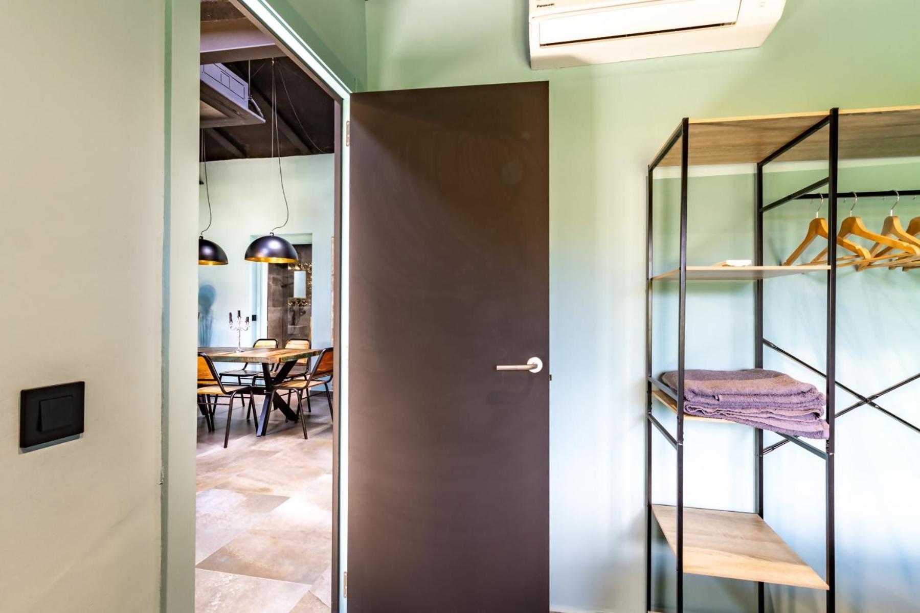 Black House Sorprendente Casa Estilo Industrial Olot Εξωτερικό φωτογραφία