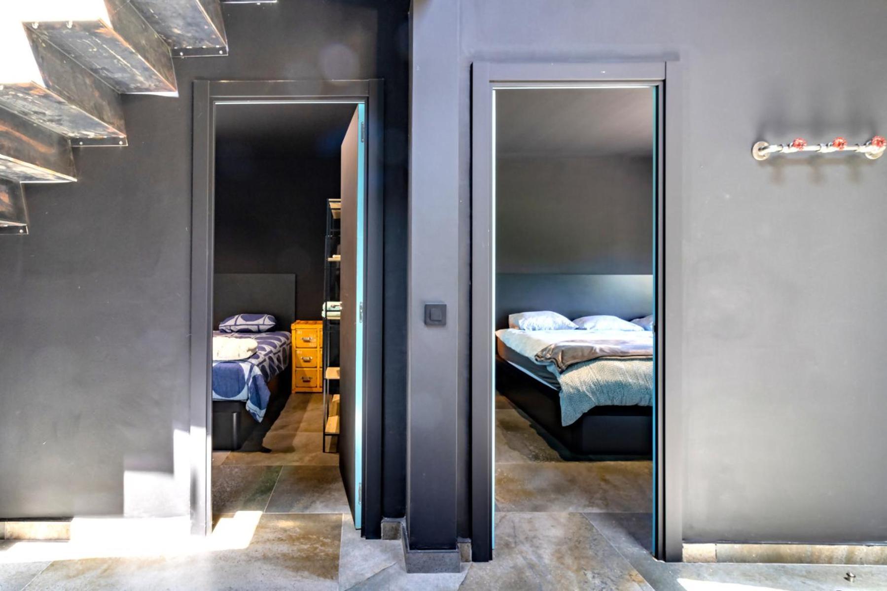 Black House Sorprendente Casa Estilo Industrial Olot Εξωτερικό φωτογραφία
