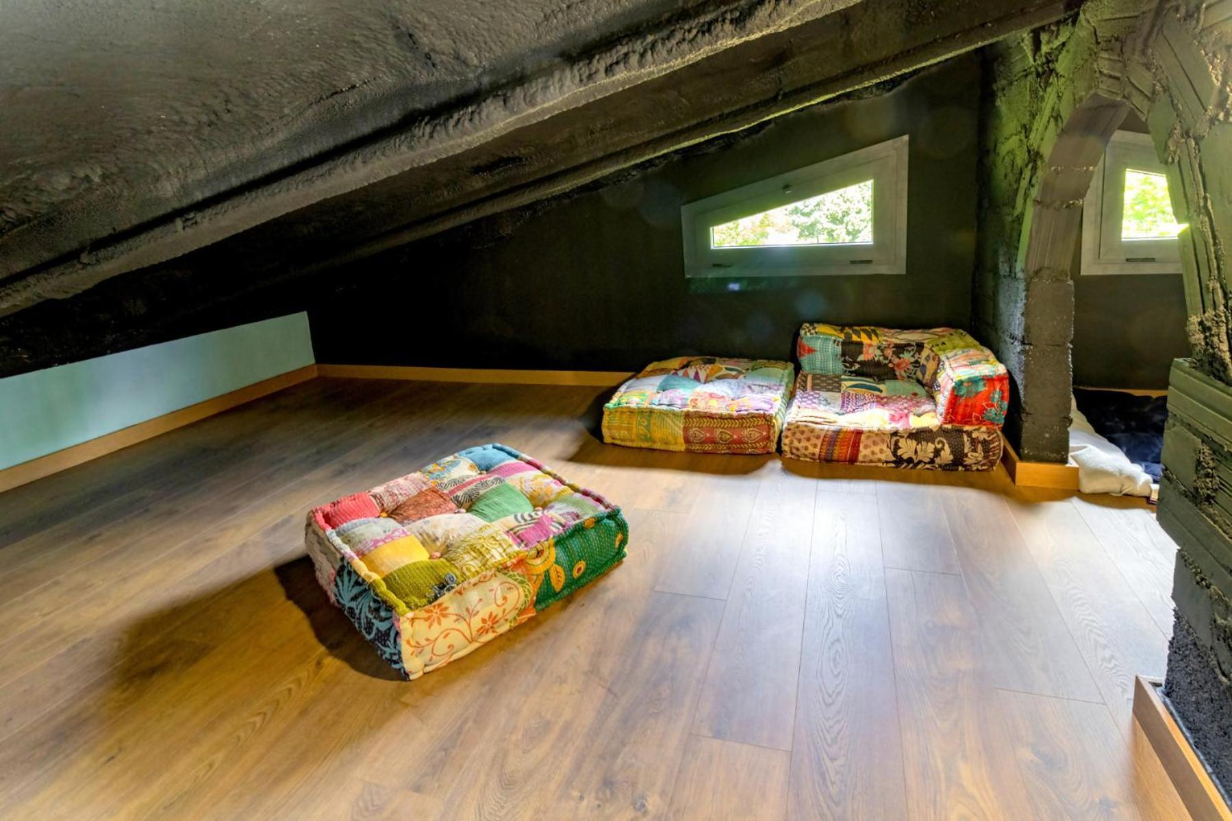 Black House Sorprendente Casa Estilo Industrial Olot Εξωτερικό φωτογραφία
