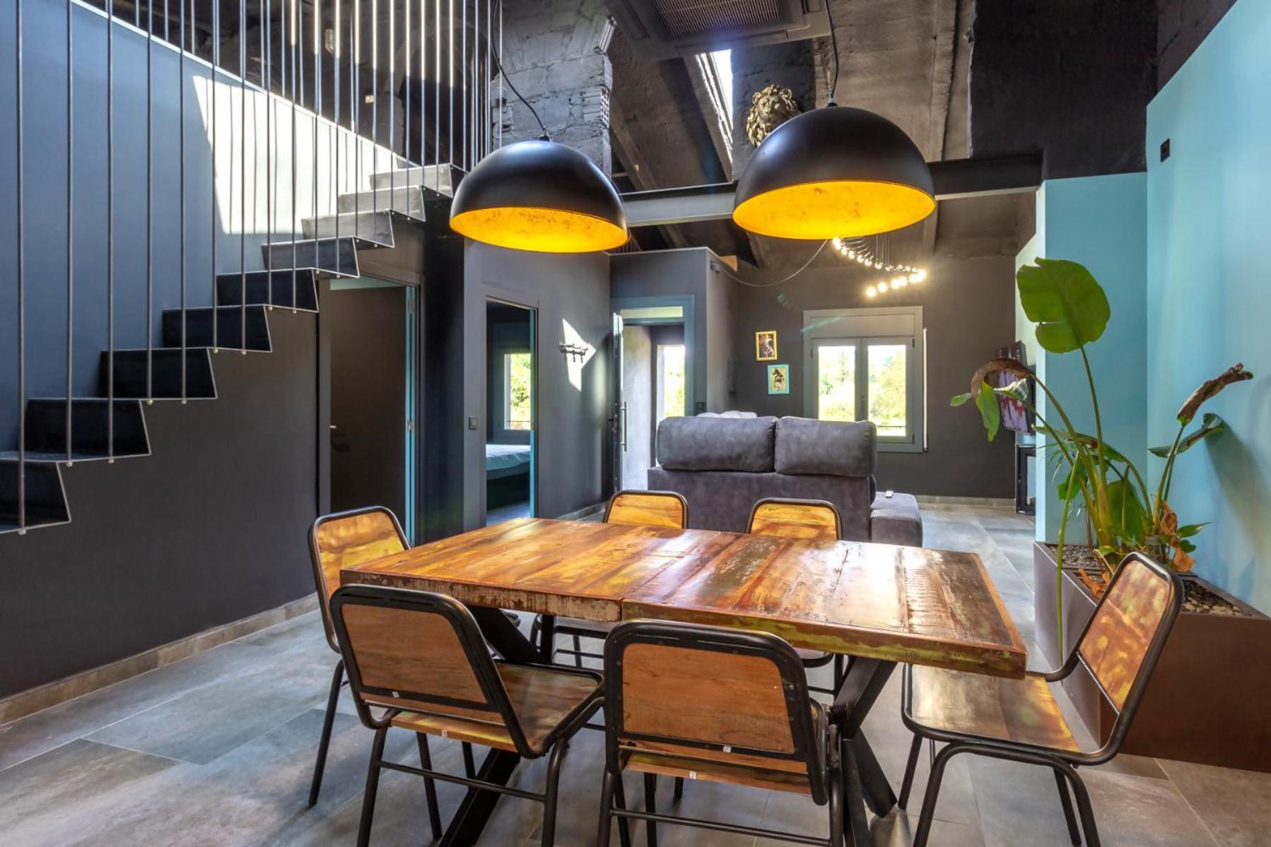 Black House Sorprendente Casa Estilo Industrial Olot Εξωτερικό φωτογραφία