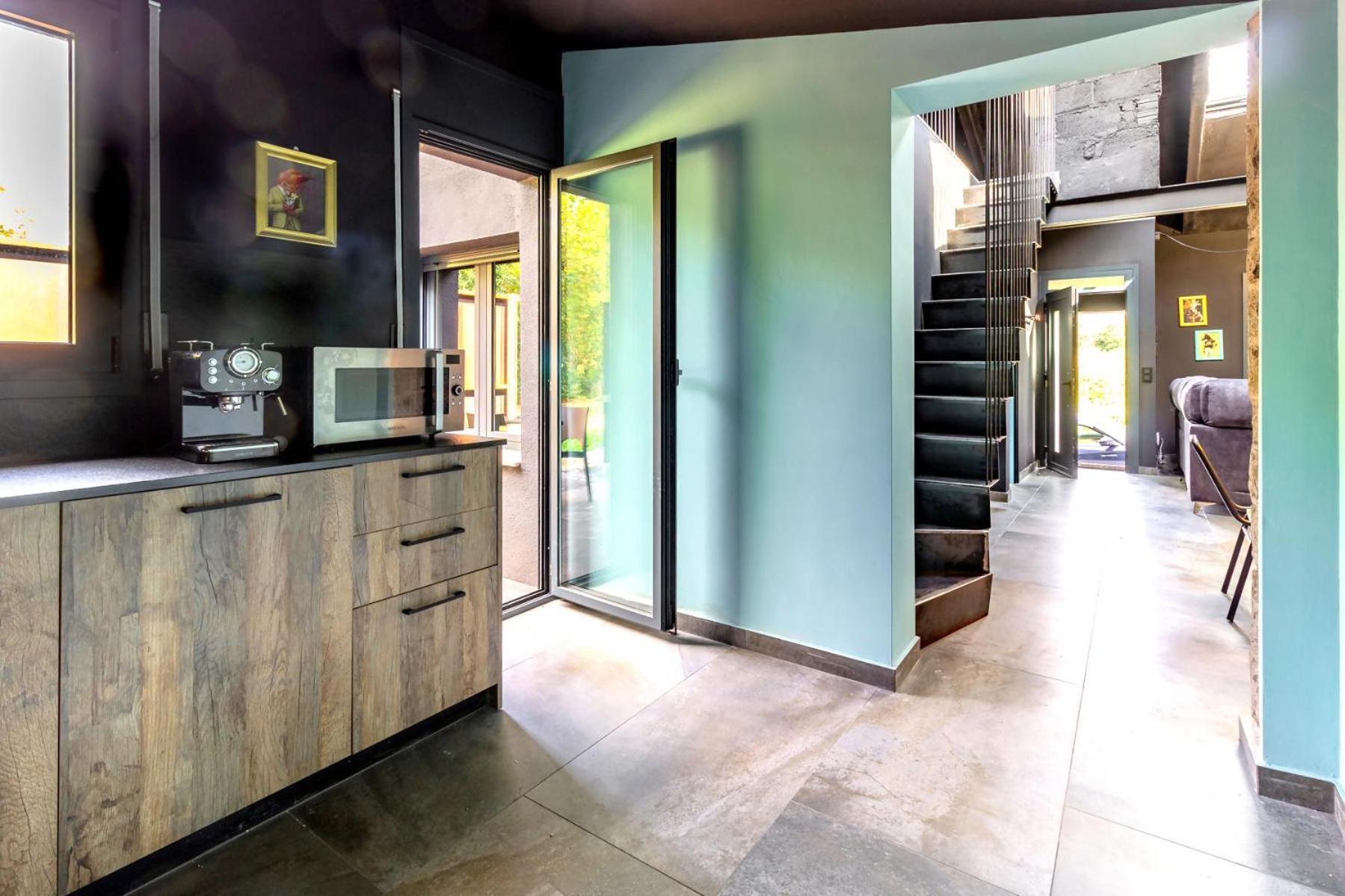 Black House Sorprendente Casa Estilo Industrial Olot Εξωτερικό φωτογραφία