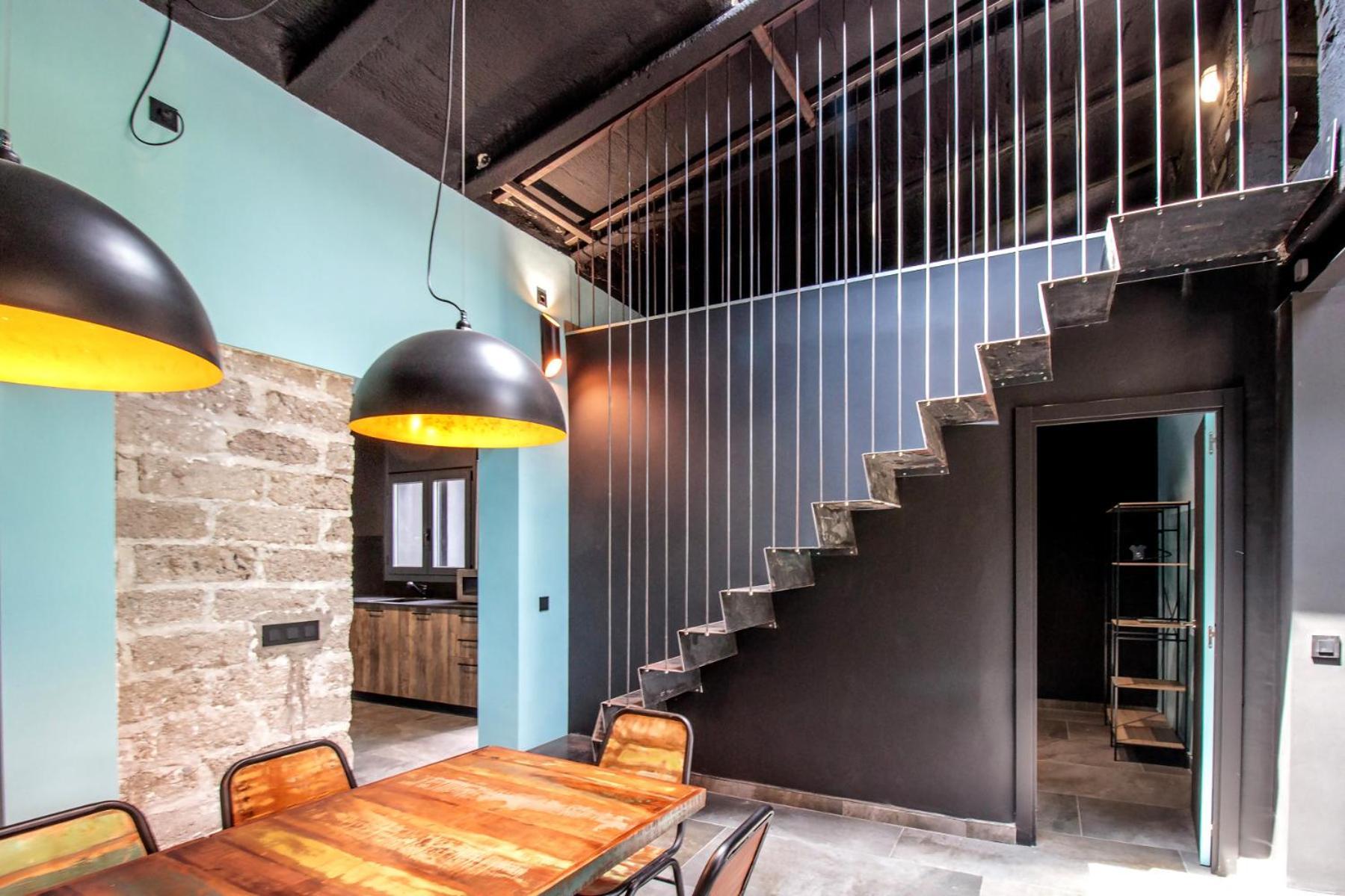 Black House Sorprendente Casa Estilo Industrial Olot Εξωτερικό φωτογραφία