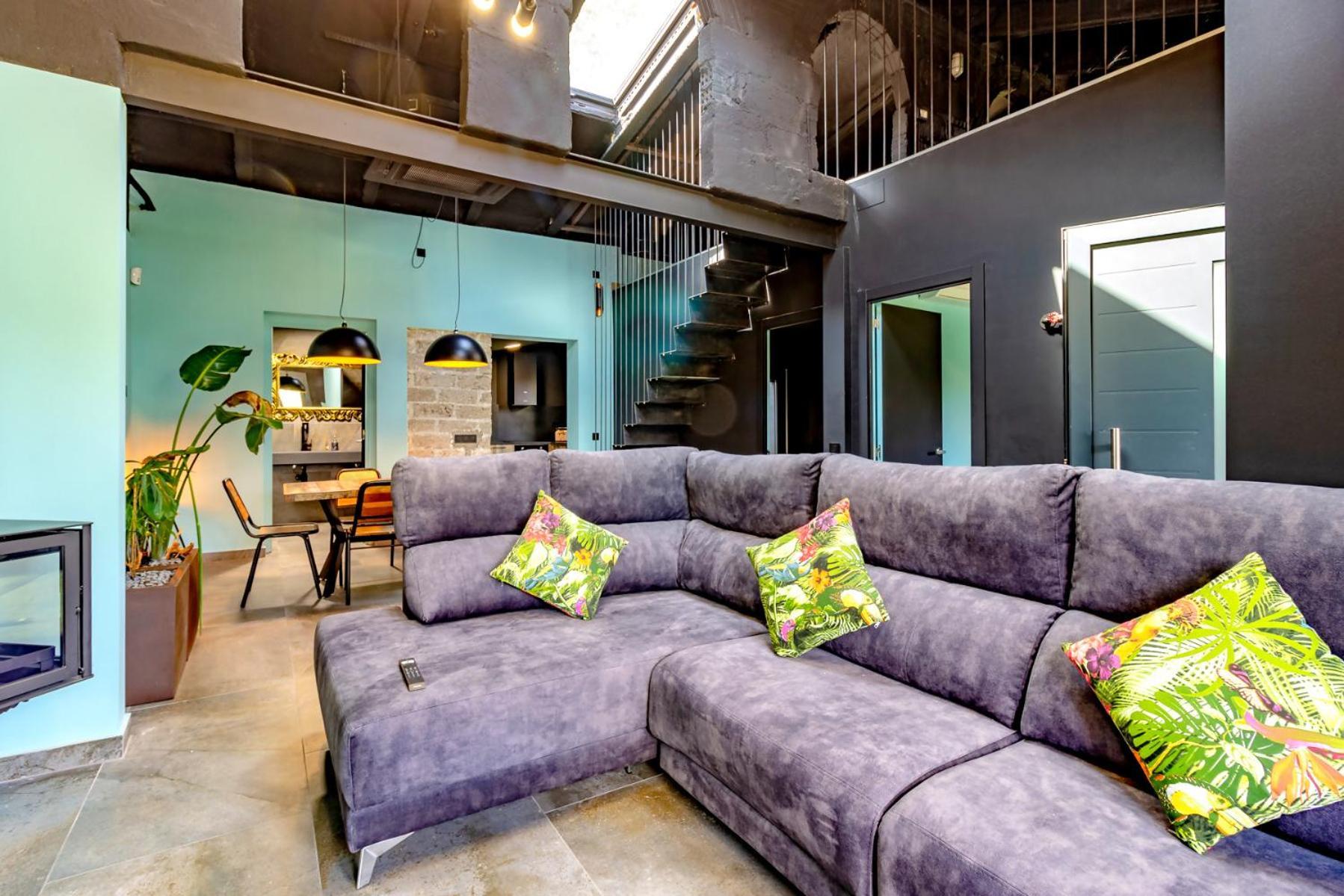 Black House Sorprendente Casa Estilo Industrial Olot Εξωτερικό φωτογραφία